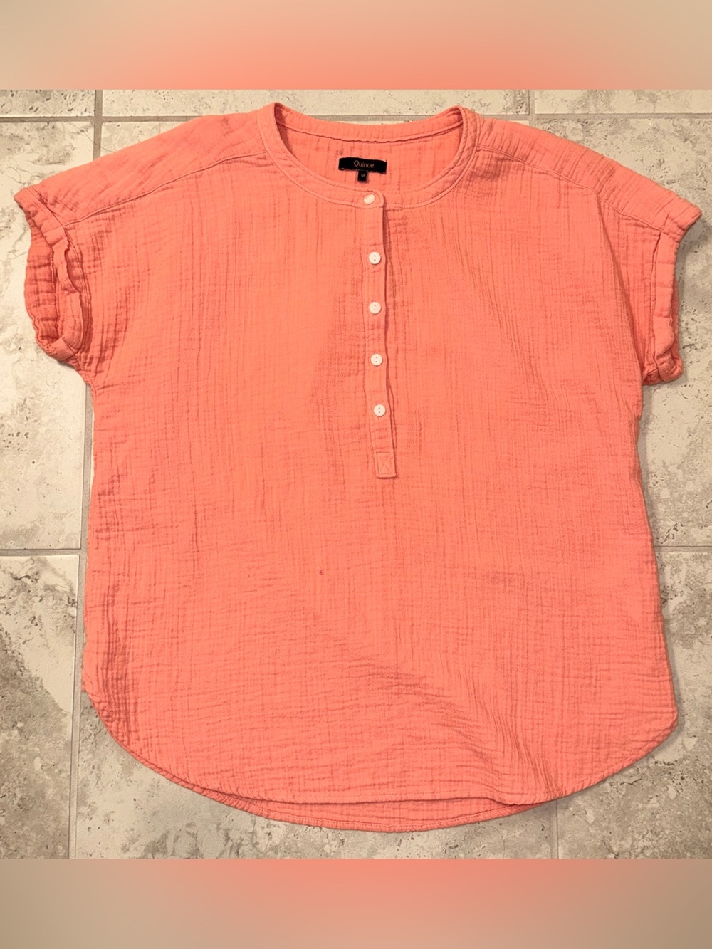 Quince 100% Organic Cotton Rolled-Sleeve Gauze Top in Coral Blush, size Medium